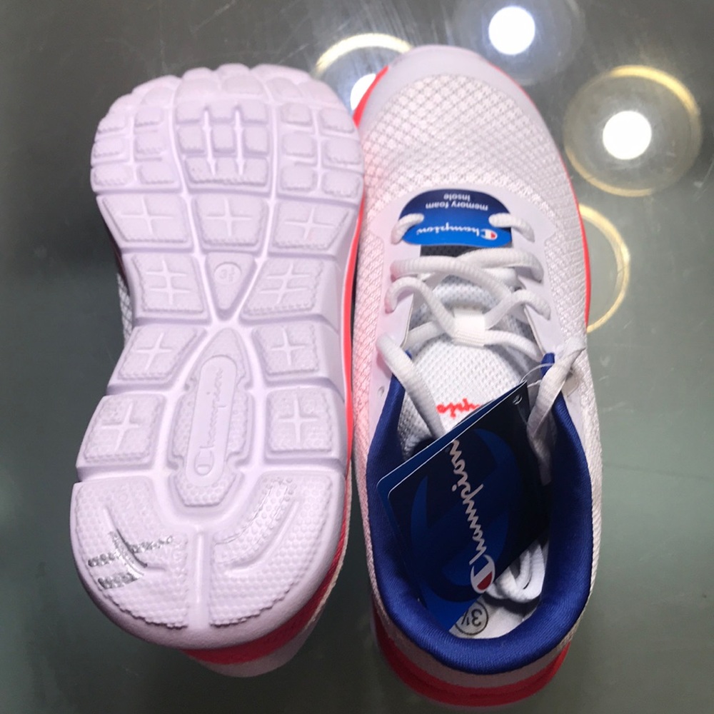 Girls Champion shoes 3.5 NWOB - Picture 2 of 4